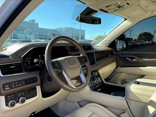 White Frost Tricoat 2022 GMC Yukon XL Denali