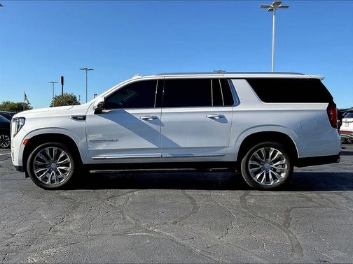 White Frost Tricoat 2022 GMC Yukon XL Denali