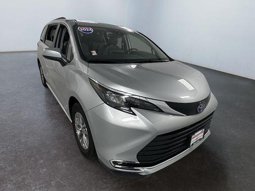2024 Toyota Sienna XLE