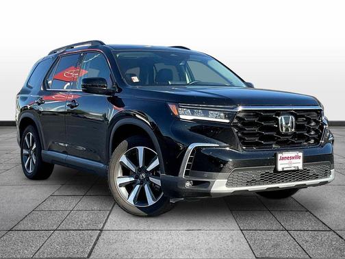 Crystal Black Pearl 2023 Honda Pilot Touring 8-Passenger