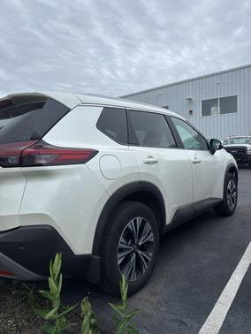Pearl White Tricoat 2023 Nissan Rogue SV