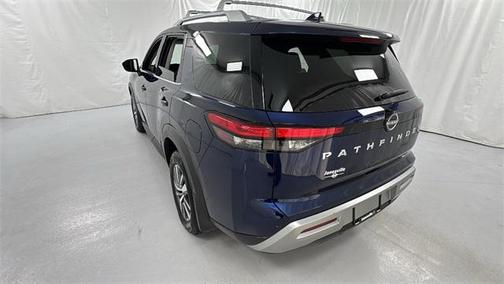 2024 Nissan Pathfinder SL 4WD