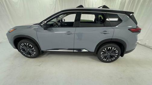 Boulder Gray Pearl/Super Black 2026 Nissan Rogue Platinum