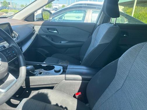 Pearl White Tricoat 2023 Nissan Rogue SV