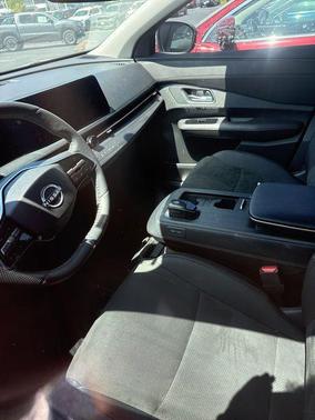 Brilliant Silver Metallic/Black Diamond Pearl 2024 Nissan ARIYA ENGAGE