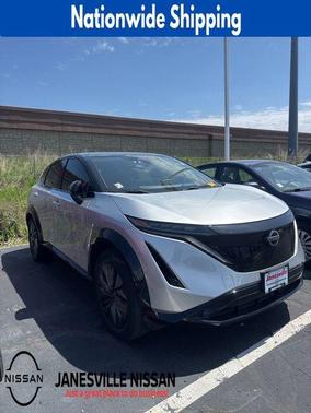 Brilliant Silver Metallic/Black Diamond Pearl 2024 Nissan ARIYA ENGAGE