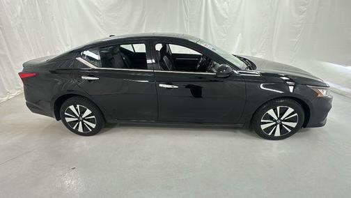 Super Black 2020 Nissan Altima 2.5 SL