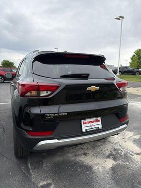 Mosaic Black Metallic 2025 Chevrolet Trailblazer LT
