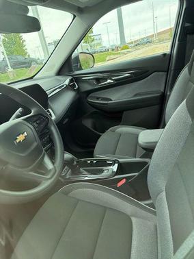 Mosaic Black Metallic 2025 Chevrolet Trailblazer LT