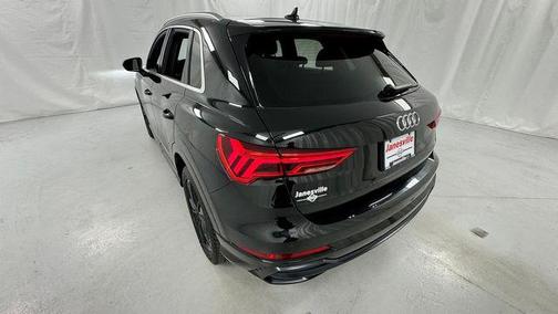 Mythos Black Metallic 2020 Audi Q3 45 S line Premium