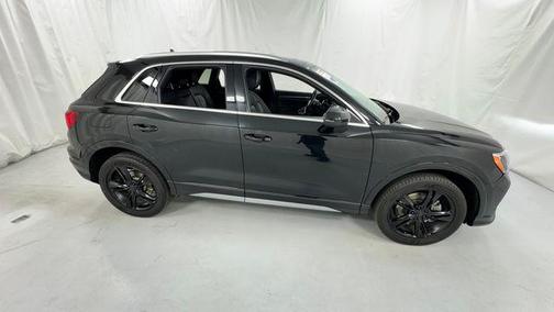 Mythos Black Metallic 2020 Audi Q3 45 S line Premium