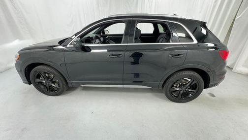 Mythos Black Metallic 2020 Audi Q3 45 S line Premium