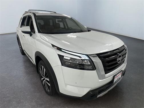 2025 Nissan Pathfinder Platinum 4WD