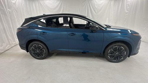 Aurora Blue Pearl Metallic/Super Black 2026 Nissan Murano Platinum