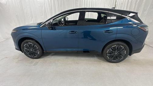 Aurora Blue Pearl Metallic/Super Black 2026 Nissan Murano Platinum