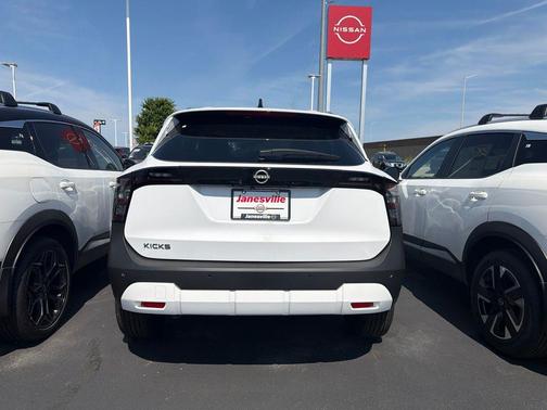 Fresh Powder 2026 Nissan Kicks SV