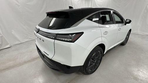 Everest White Pearl Tricoat/Super Black 2026 Nissan Murano Platinum