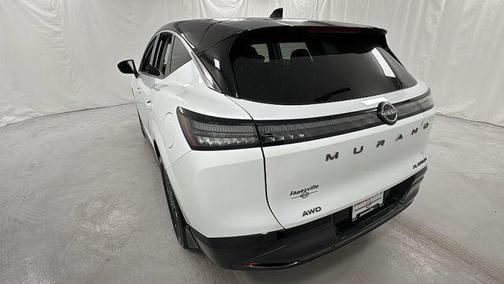 Everest White Pearl Tricoat/Super Black 2026 Nissan Murano Platinum