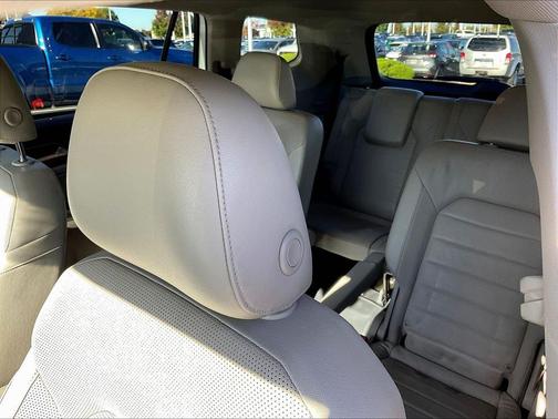 Pure White 2018 Volkswagen Atlas 3.6L SEL Premium