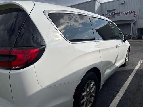 Bright White Clearcoat 2024 Chrysler Pacifica Touring L