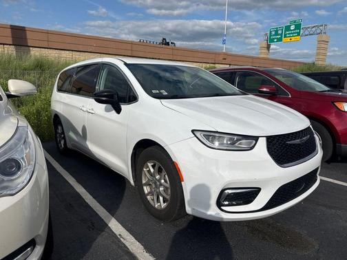 Bright White Clearcoat 2024 Chrysler Pacifica Touring L