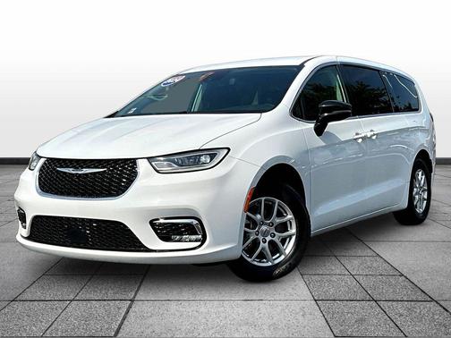 Bright White Clearcoat 2024 Chrysler Pacifica Touring L