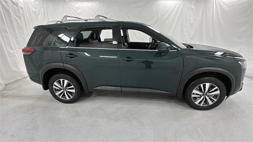 2025 Nissan Pathfinder SL 4WD