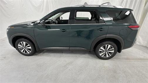 2025 Nissan Pathfinder SL 4WD