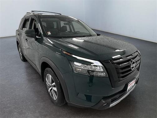 2025 Nissan Pathfinder SL 4WD
