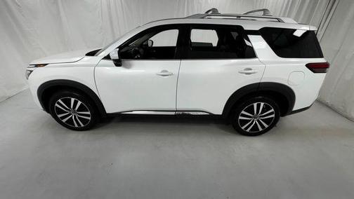Everest White Pearl Tricoat 2025 Nissan Pathfinder Platinum 4WD