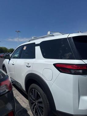 Everest White Pearl Tricoat 2025 Nissan Pathfinder Platinum 4WD