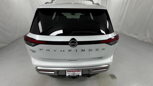 Everest White Pearl Tricoat 2025 Nissan Pathfinder Platinum 4WD