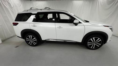 Everest White Pearl Tricoat 2025 Nissan Pathfinder Platinum 4WD