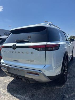 Everest White Pearl Tricoat 2025 Nissan Pathfinder Platinum 4WD