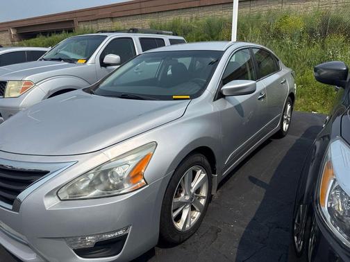 Brilliant Silver Metallic 2014 Nissan Altima 2.5 SV