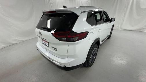Everest White Pearl Tricoat 2026 Nissan Rogue Platinum