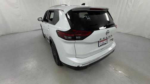 Everest White Pearl Tricoat 2026 Nissan Rogue Platinum