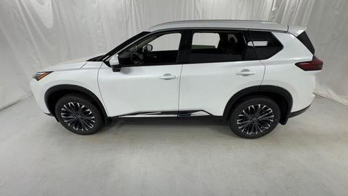 Everest White Pearl Tricoat 2026 Nissan Rogue Platinum