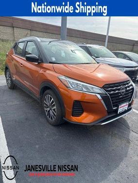Monarch Orange Metallic/Super Black 2024 Nissan Kicks SV