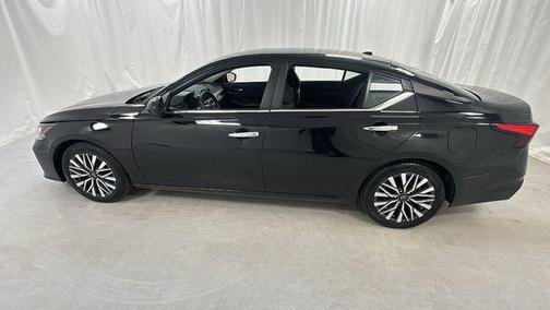 Super Black 2024 Nissan Altima 2.5 SV
