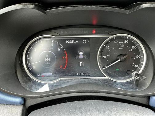 Aspen White Tricoat 2024 Nissan Versa 1.6 SV