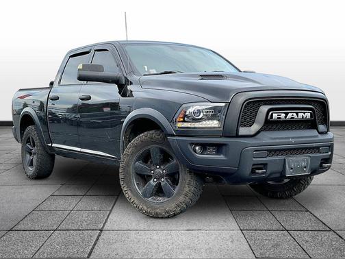 Diamond Black Crystal Pearl 2020 RAM 1500 Classic SLT
