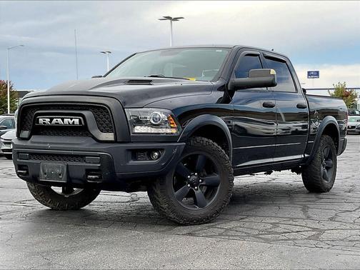 Diamond Black Crystal Pearl 2020 RAM 1500 Classic SLT