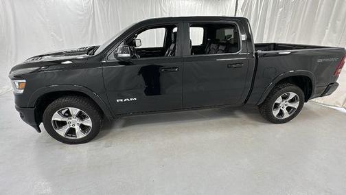 Diamond Black Crystal Pearlcoat 2022 RAM 1500 Laramie