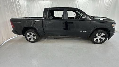 Diamond Black Crystal Pearlcoat 2022 RAM 1500 Laramie