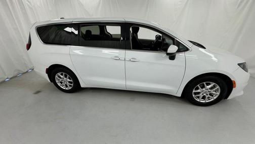 Bright White Clearcoat 2023 Chrysler Voyager LX