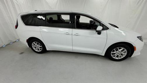Bright White Clearcoat 2023 Chrysler Voyager LX