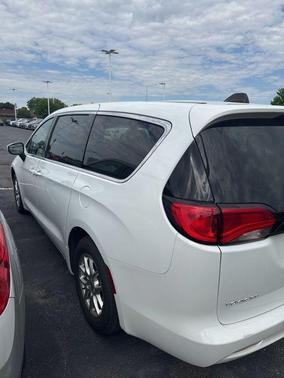 Bright White Clearcoat 2023 Chrysler Voyager LX