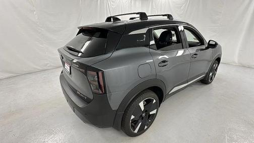Gun Metallic/Super Black 2026 Nissan Kicks SR