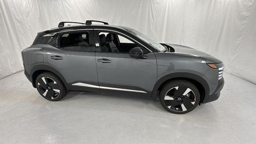 Gun Metallic/Super Black 2026 Nissan Kicks SR